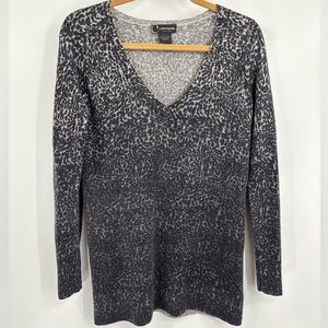 Bloomingdale’s 2-ply 100% Cashmere V Neck Animal Print Leopard Sweater Medium